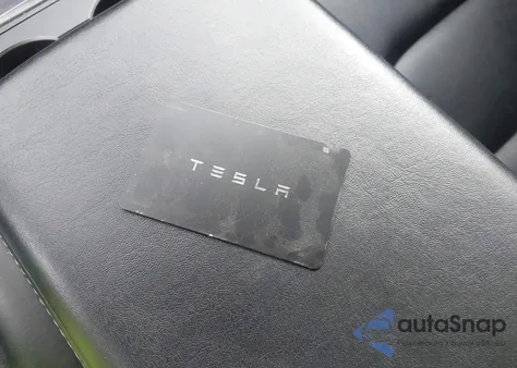 2022 Tesla Model Y Long Range Dual Motor All-Wheel Drive z USA, uszkodzony, nr VIN 7SAYGDEE9NF386407